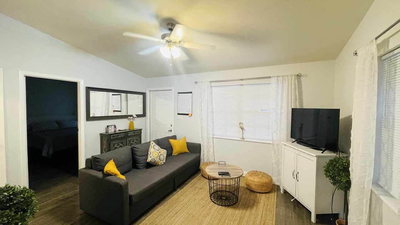 Photo of Livingroom in Sailboat Bend