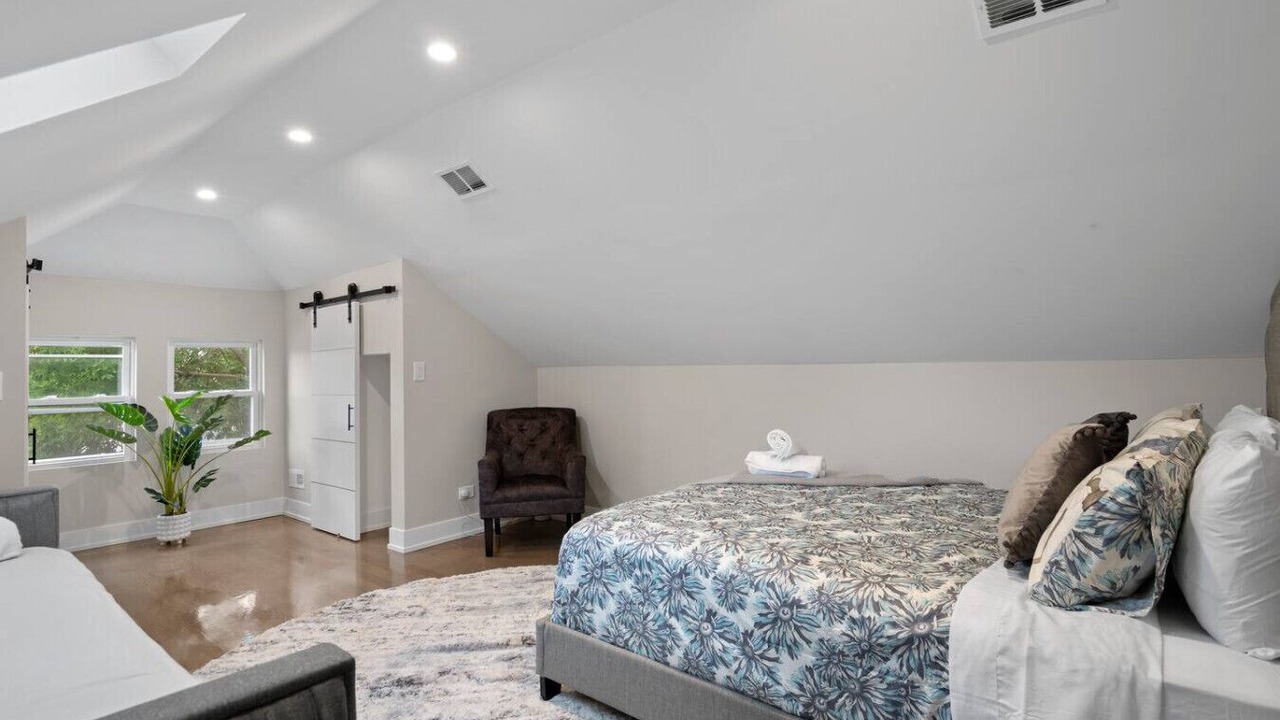 Photo of Bedroom in Cragin
