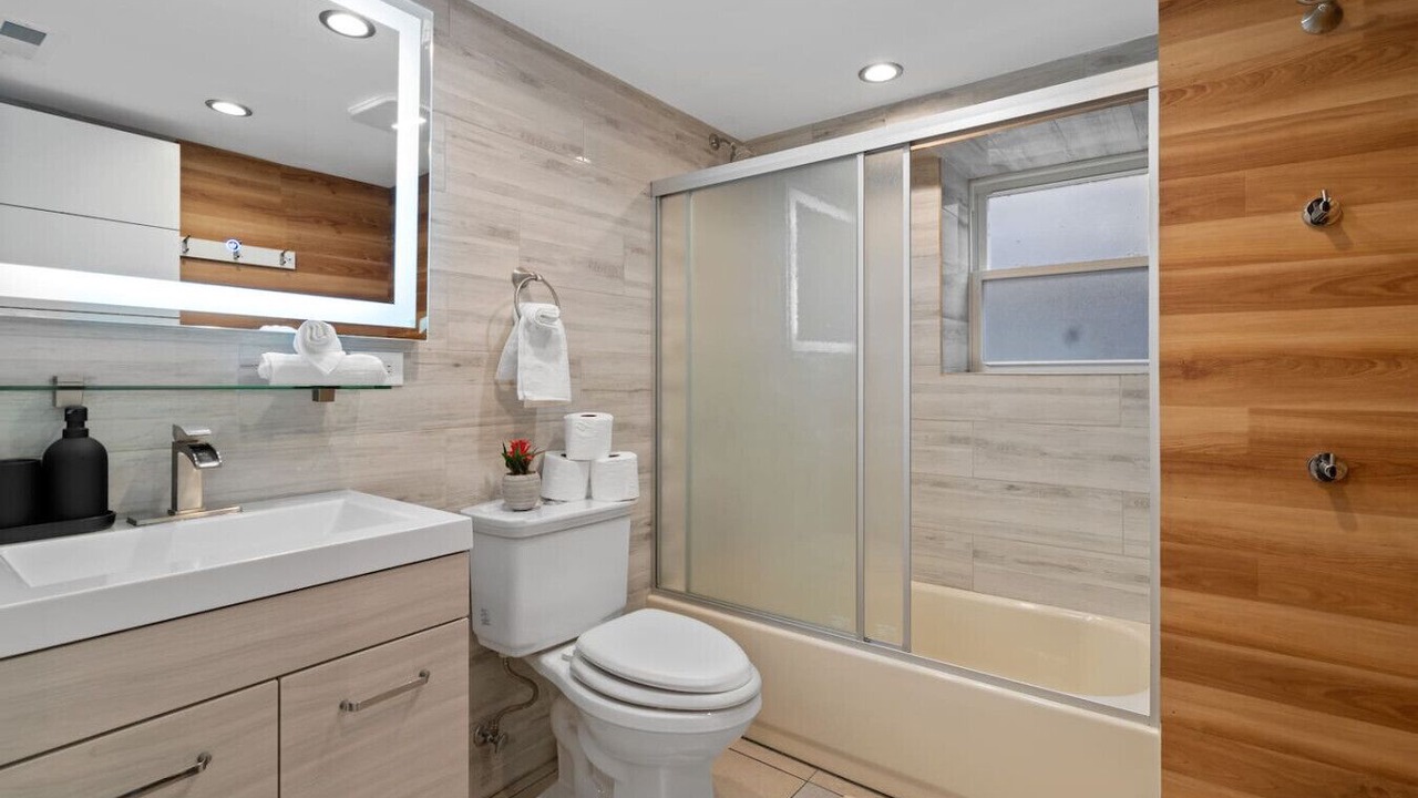 Photo of Bathroom in Cragin