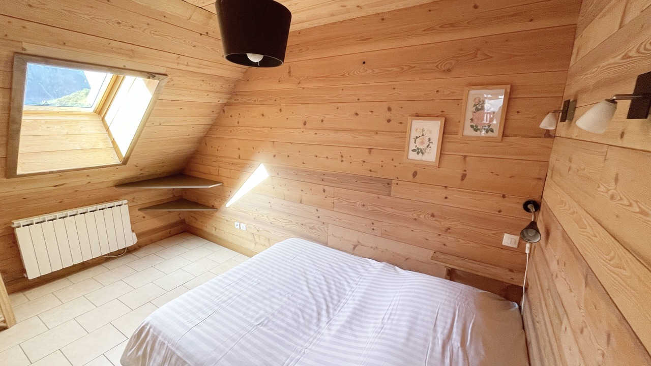 Photo of Bedroom in Venosc