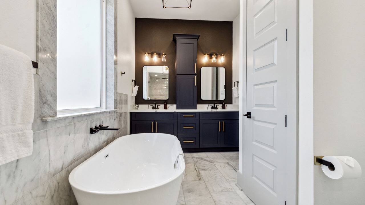 Photo of Bathroom in Irish Channel