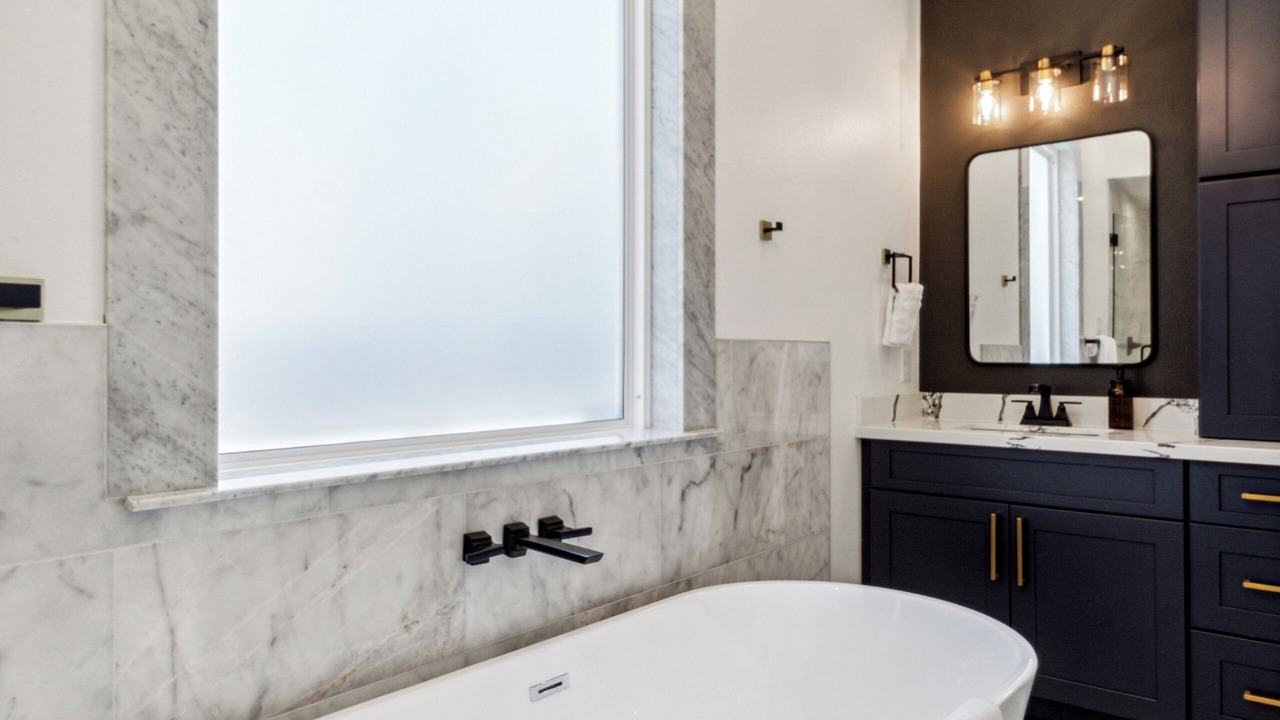 Photo of Bathroom in Irish Channel