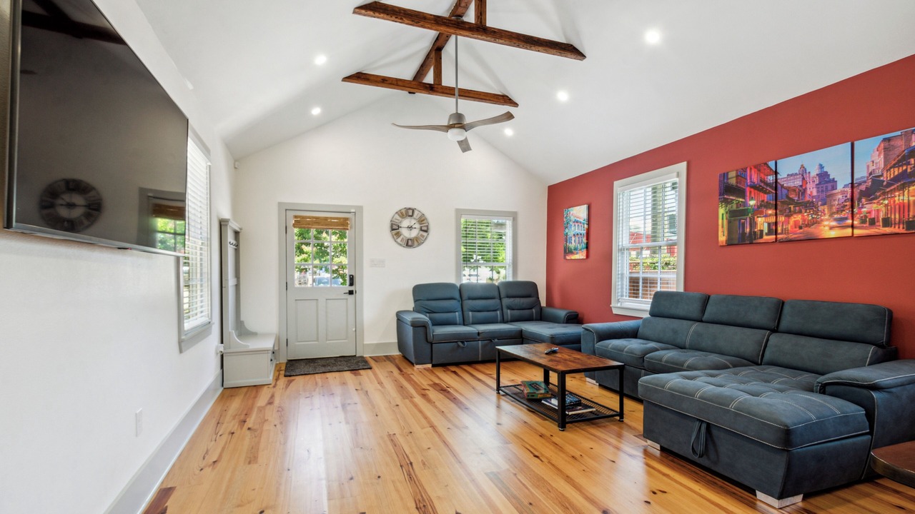 Photo of Livingroom in Irish Channel