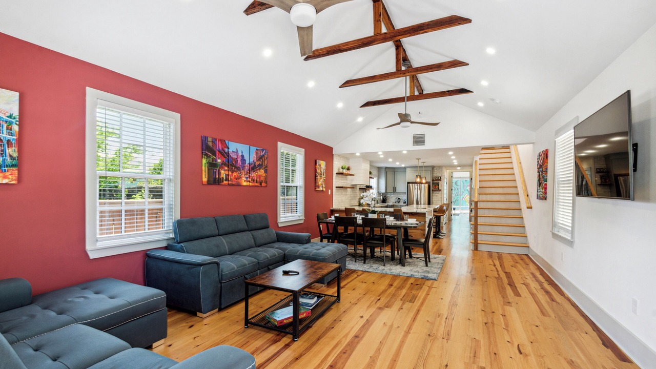 Photo of Livingroom in Irish Channel