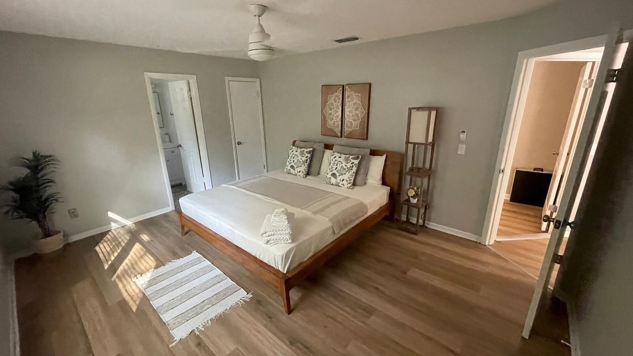 Photo of Bedroom in Haile Plantation