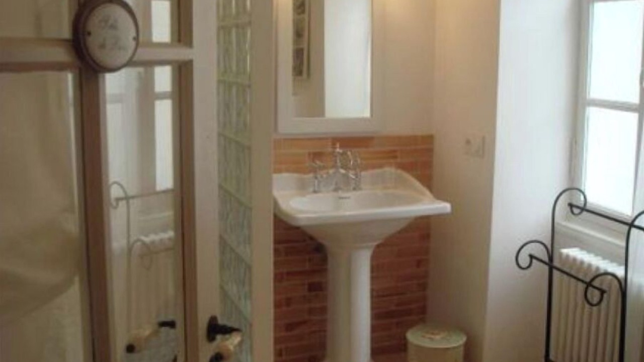 Photo of Bathroom in Mareuil-Sur-Lay-Dissais