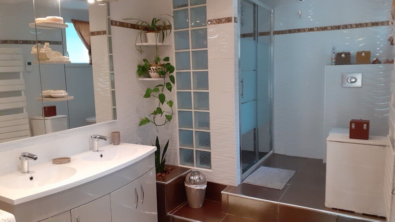 Photo of Bathroom in Entrecasteaux