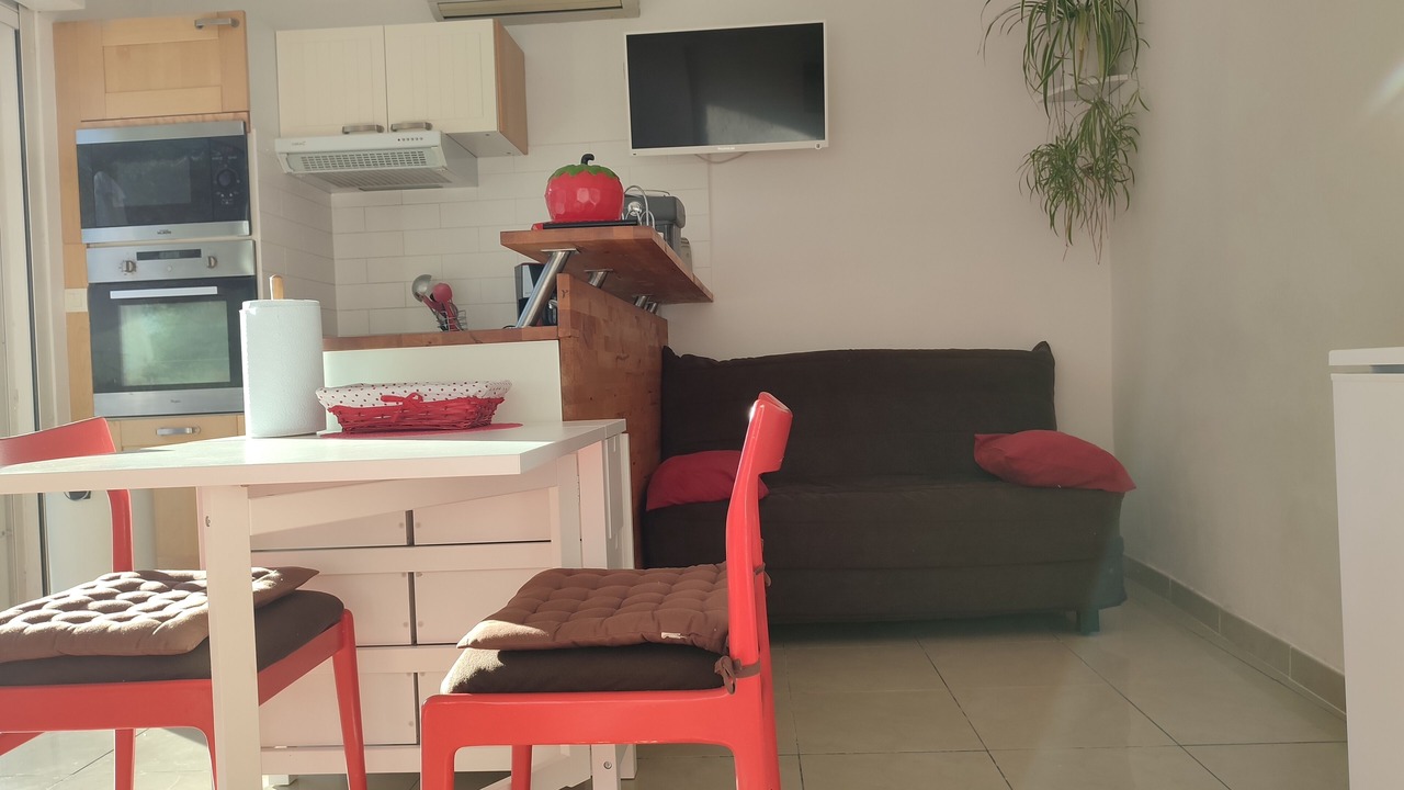 Photo of Livingroom in Entrecasteaux