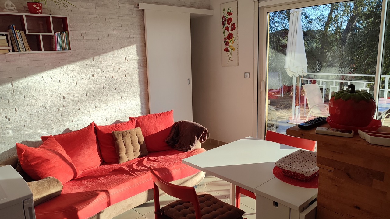 Photo of Livingroom in Entrecasteaux