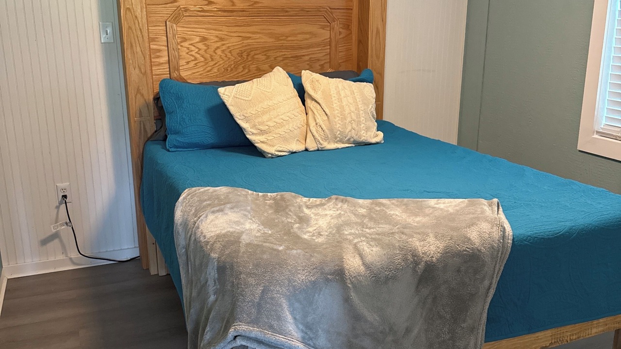 Photo of Bedroom in Lakeview  Jefferson County