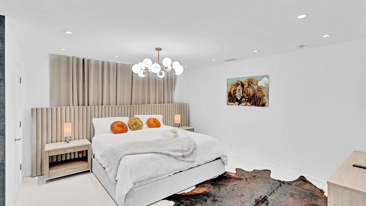 Photo of Others in Hollywood Hills