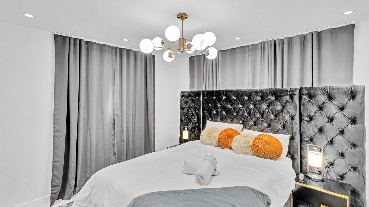 Photo of Others in Hollywood Hills