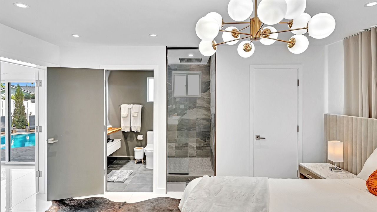 Photo of Others in Hollywood Hills