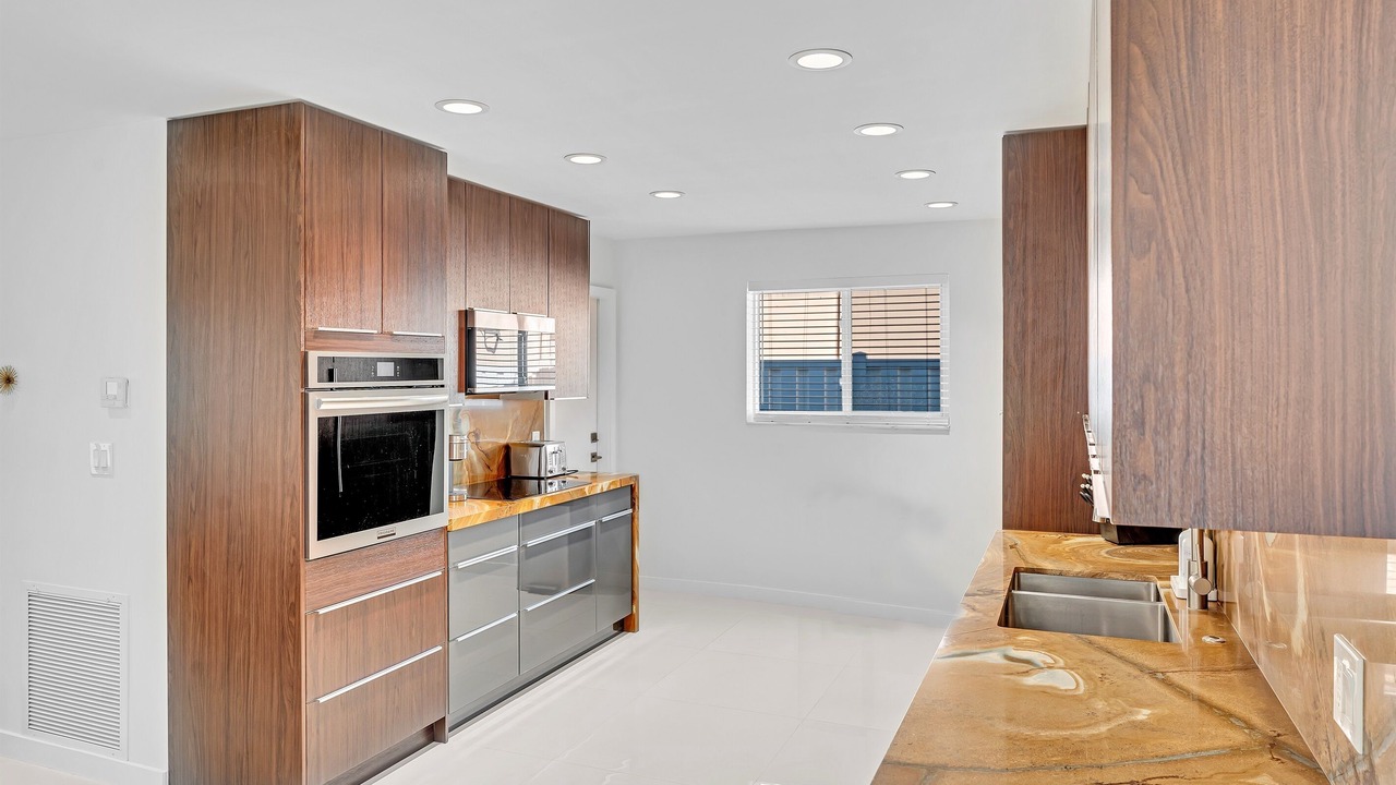 Photo of Others in Hollywood Hills