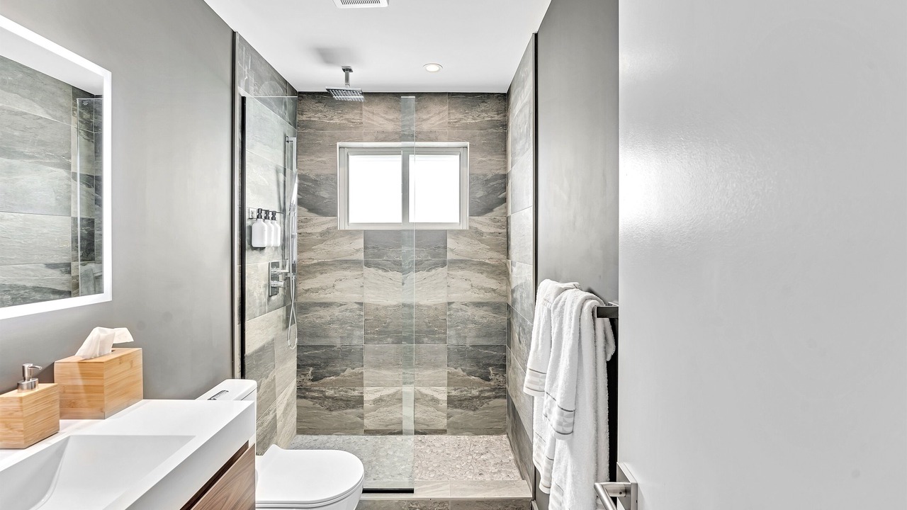 Photo of Others in Hollywood Hills