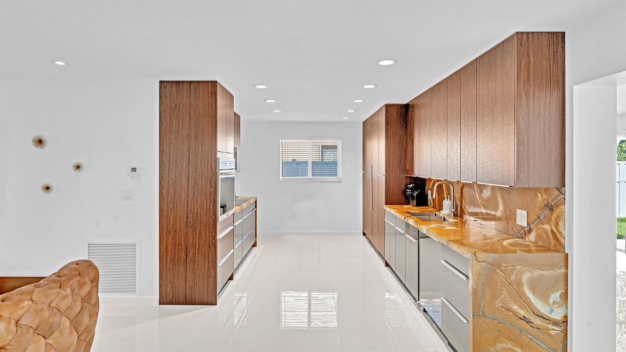 Photo of Others in Hollywood Hills