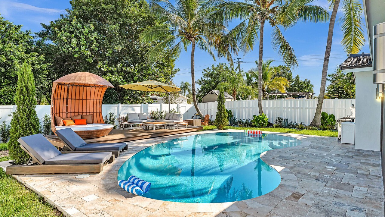 Photo of Others in Hollywood Hills