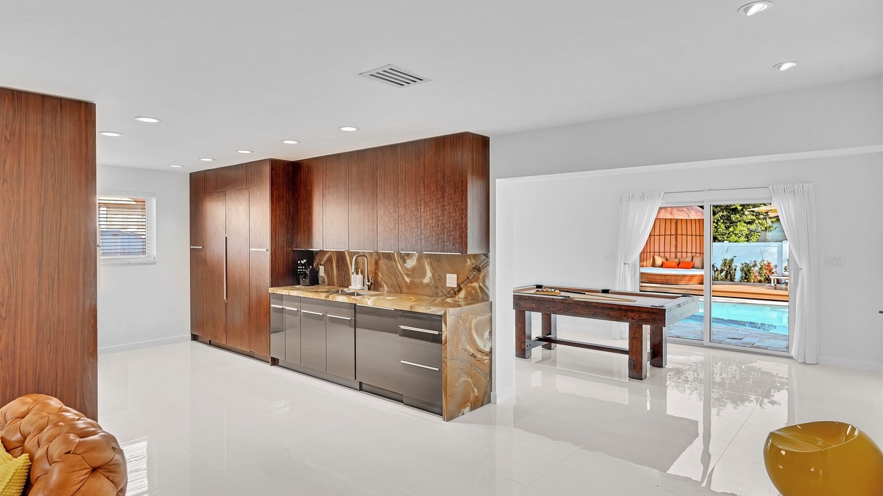 Photo of Others in Hollywood Hills