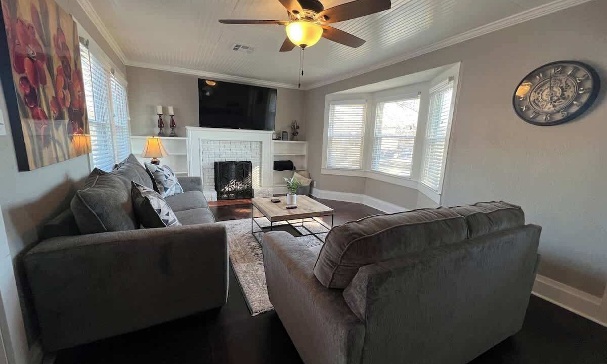 Photo of Livingroom in Van Buren