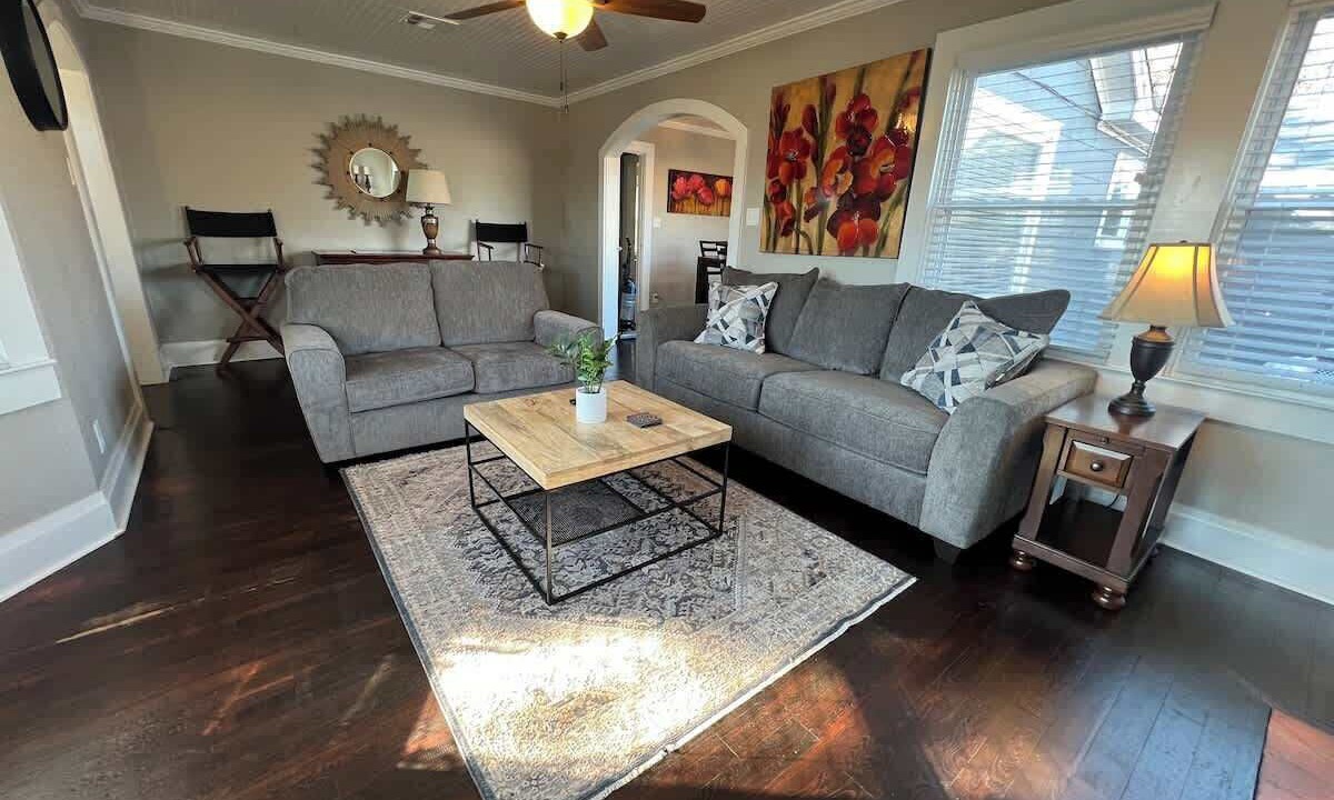 Photo of Livingroom in Van Buren