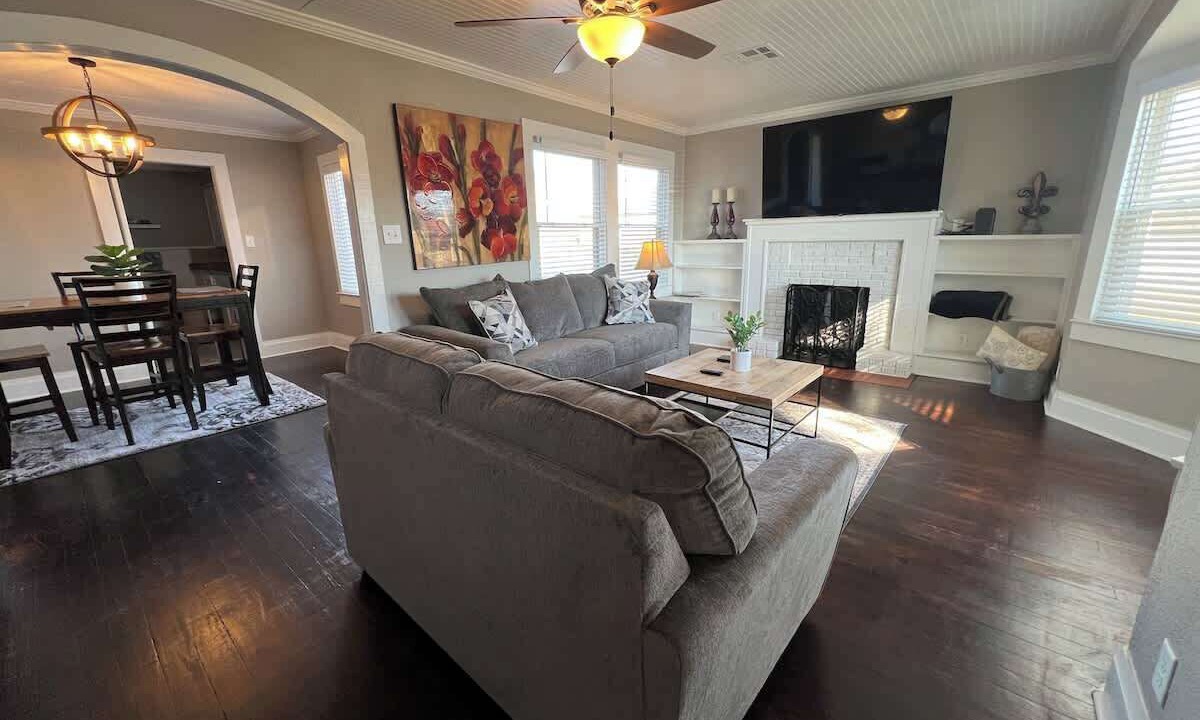 Photo of Livingroom in Van Buren