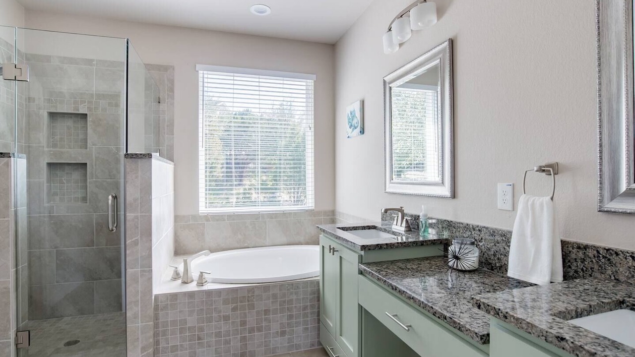 Photo of Bathroom in Point Venture