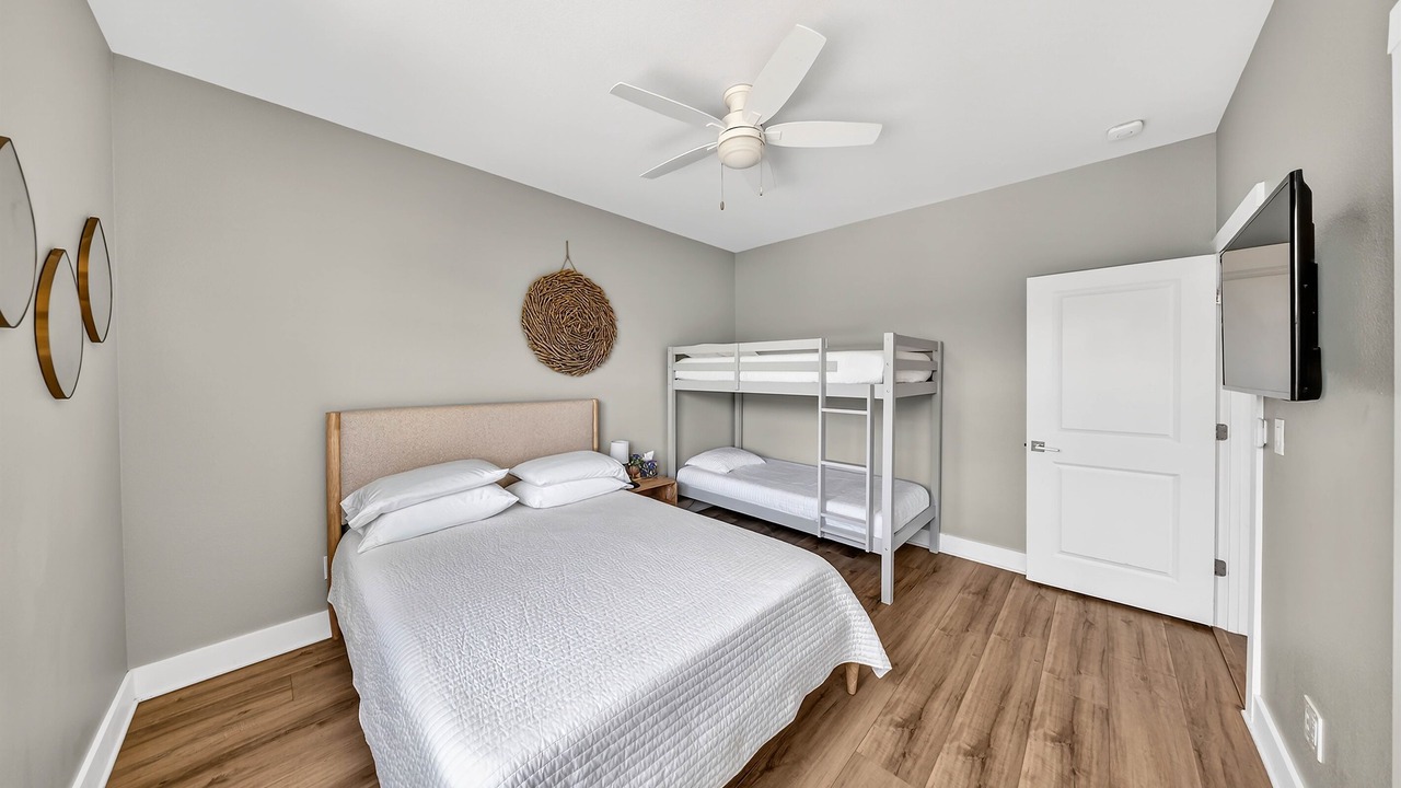 Photo of Bedroom in Point Venture