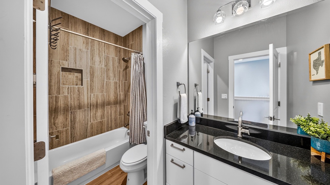 Photo of Bathroom in Point Venture