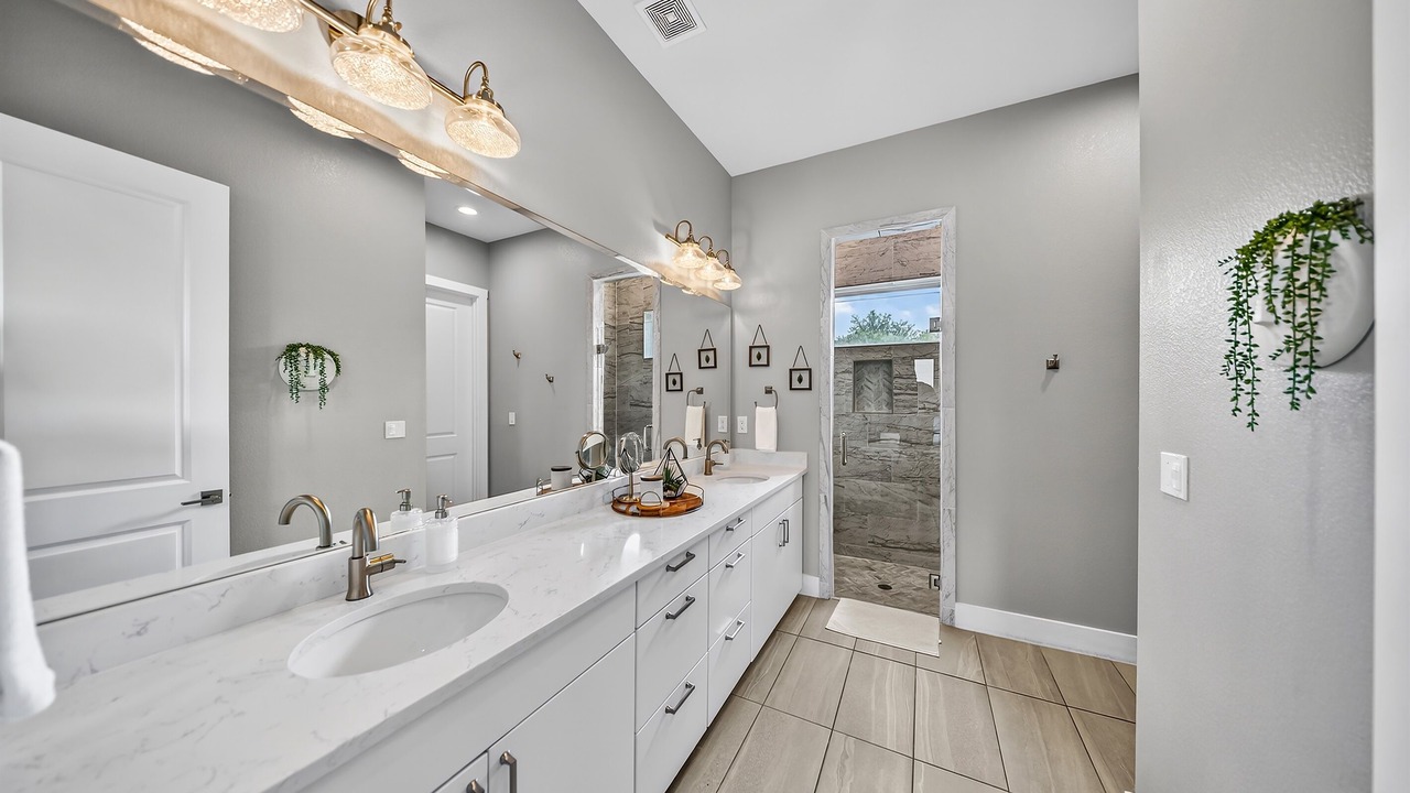 Photo of Bathroom in Point Venture