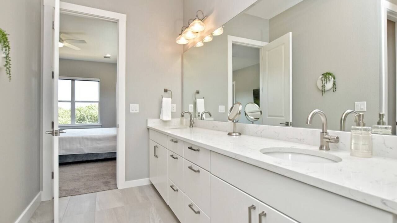 Photo of Bathroom in Point Venture