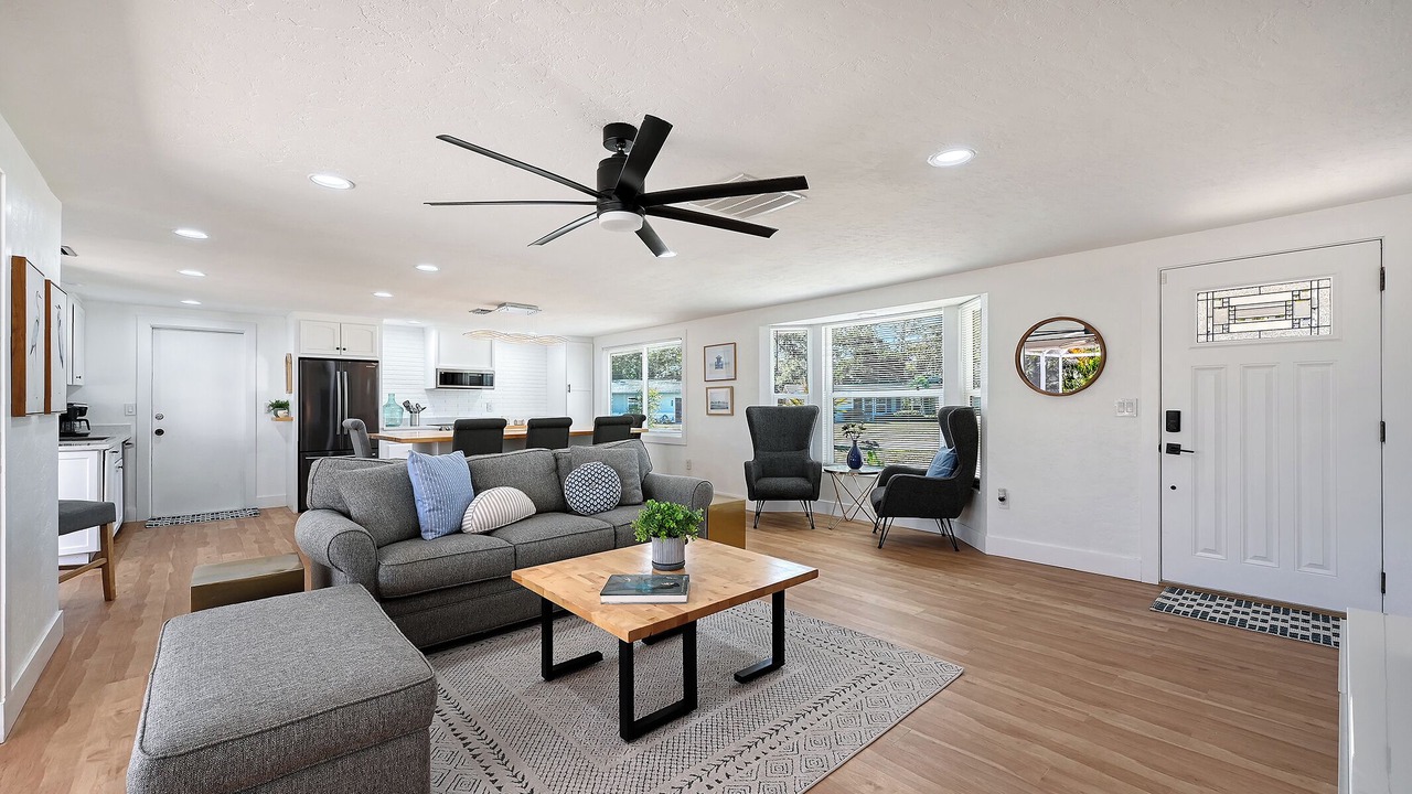 Photo of Livingroom in Gulf Gate Estates