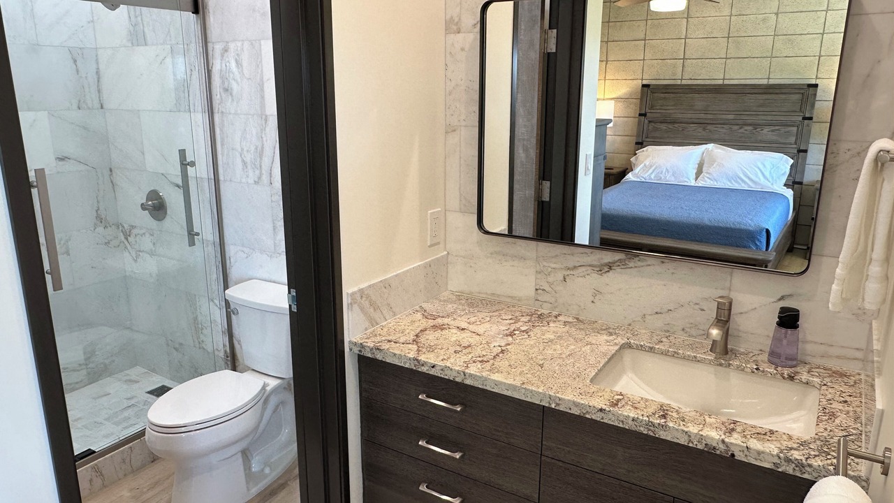 Photo of Bathroom in Moanalua