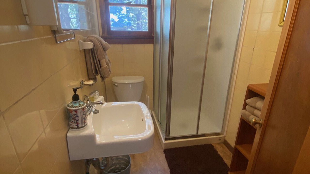 Photo of Bathroom in Green Valley Lake