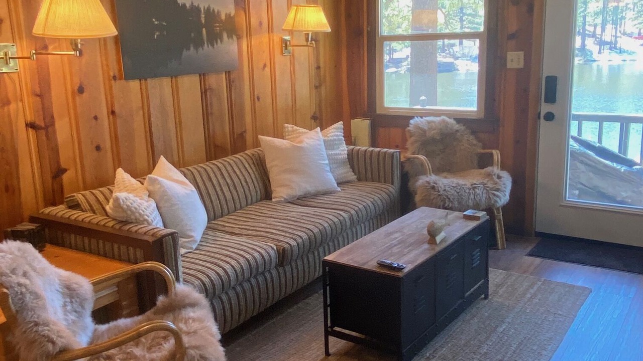 Photo of Livingroom in Green Valley Lake