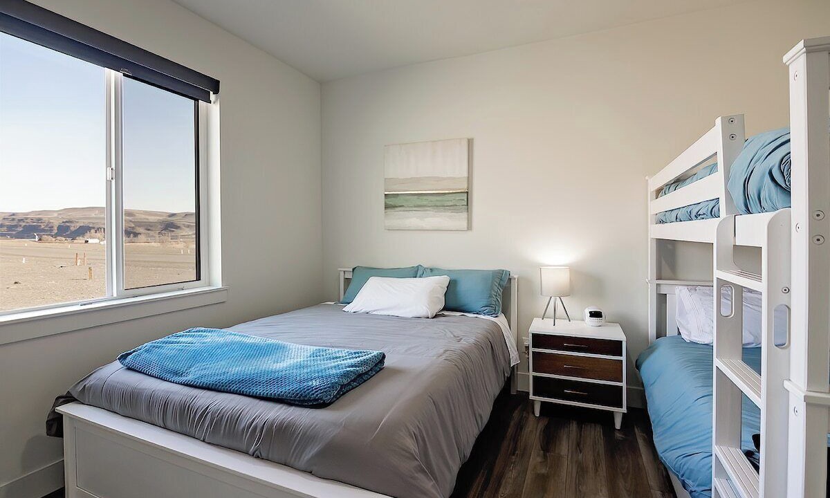 Photo of Bedroom in Sunland Estates