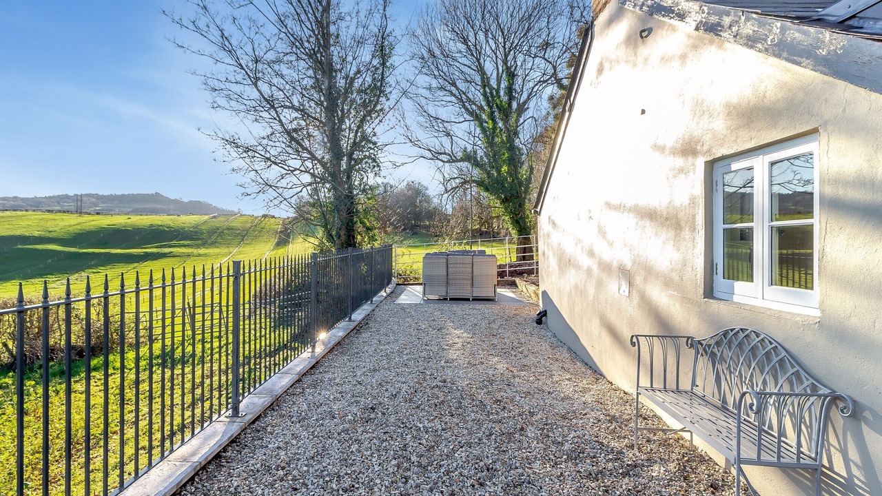 Photo of Outdoor in Mitchel Troy