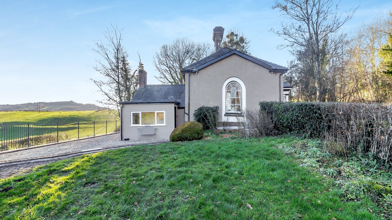 Photo of Outdoor in Mitchel Troy