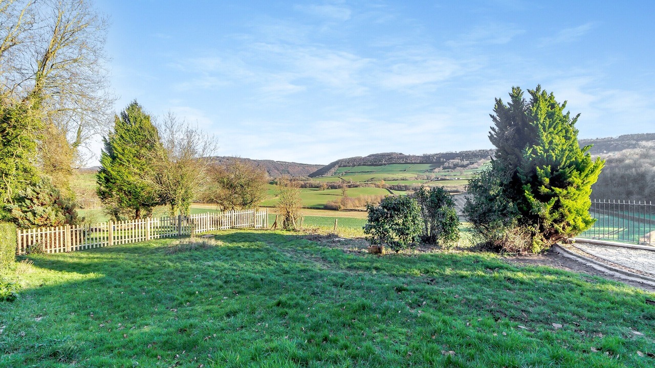 Photo of Others in Mitchel Troy