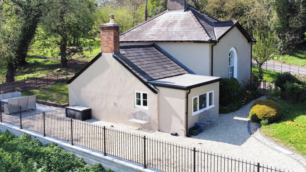 Photo of Outdoor in Mitchel Troy