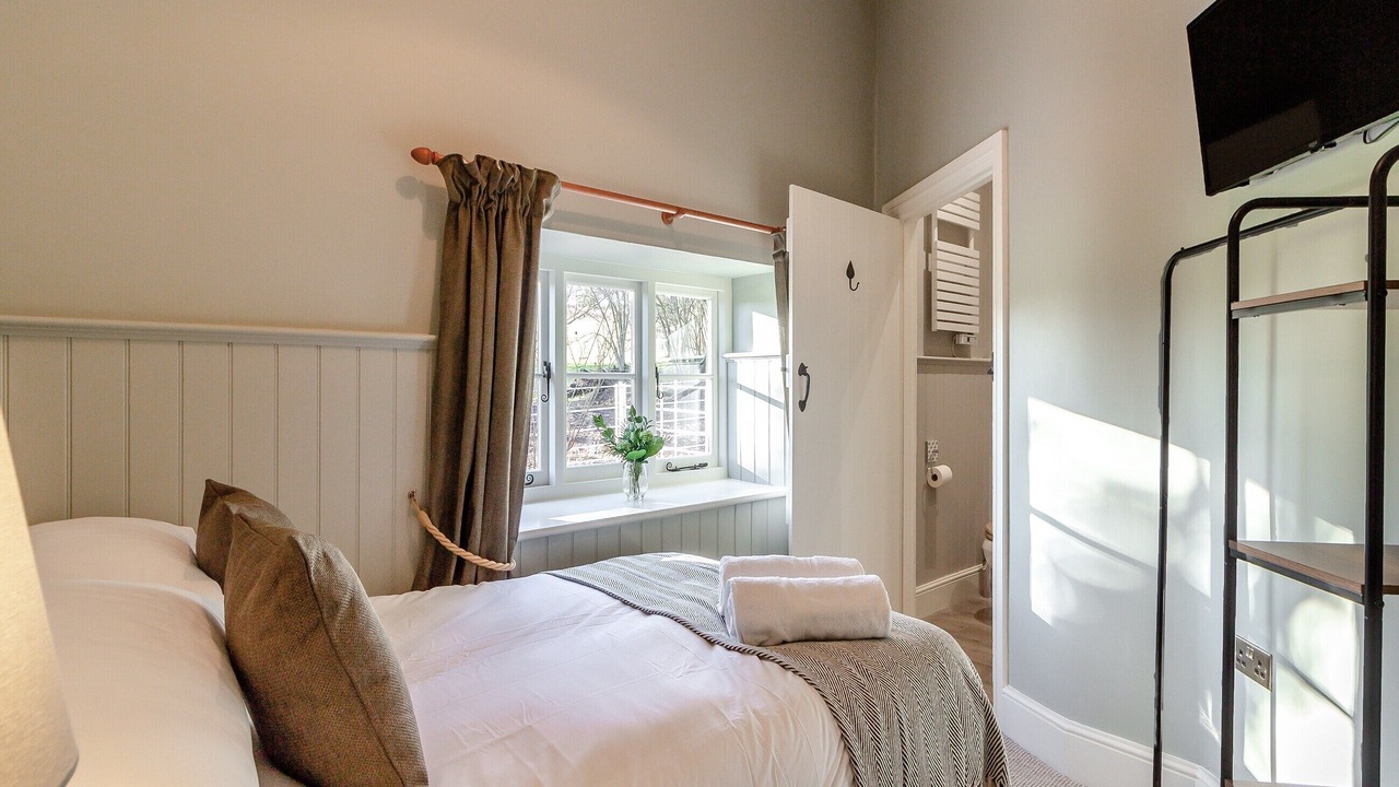 Photo of Others in Mitchel Troy