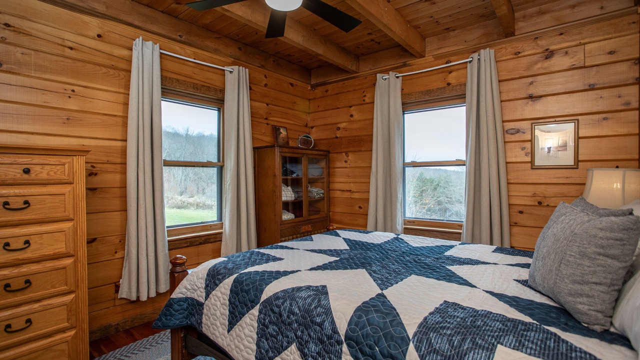 Photo of Bedroom in Ellicottville