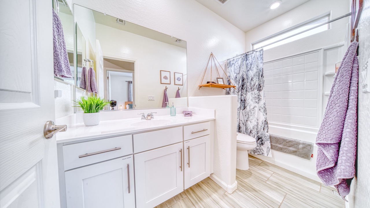 Photo of Bathroom in Montecito in Estrella