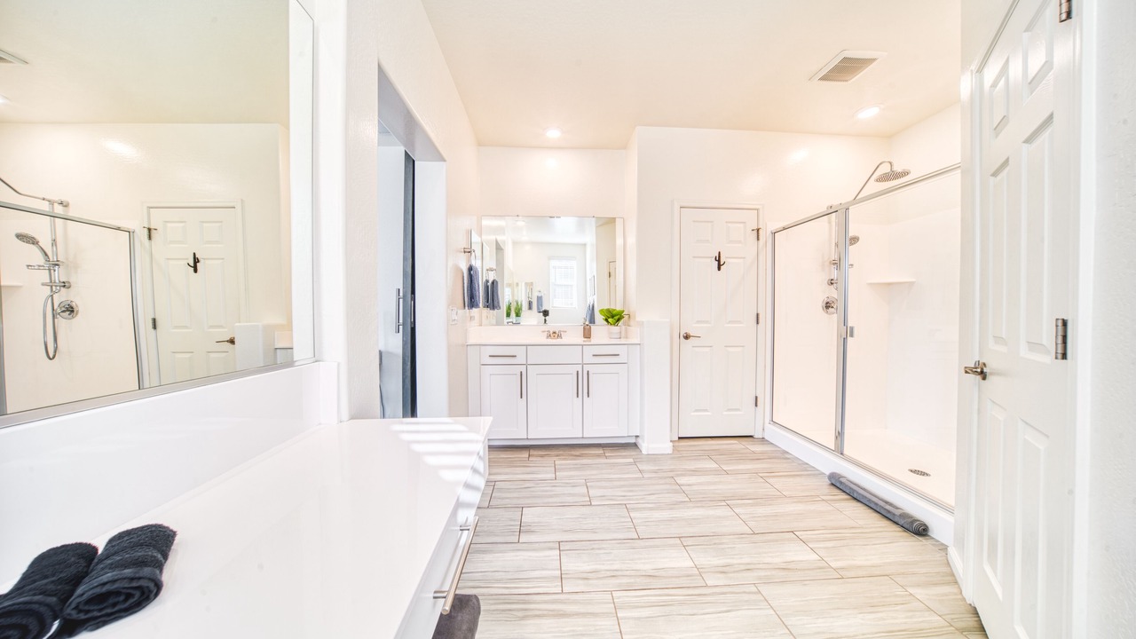 Photo of Bathroom in Montecito in Estrella