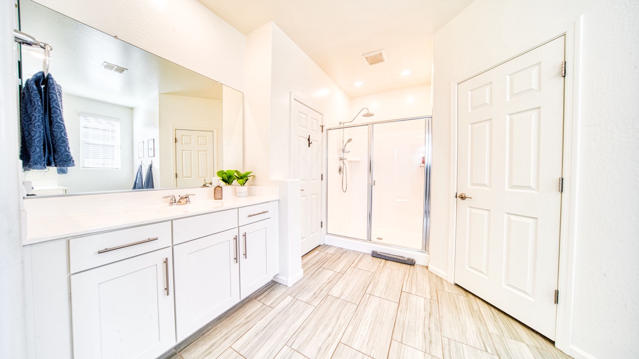 Photo of Bathroom in Montecito in Estrella