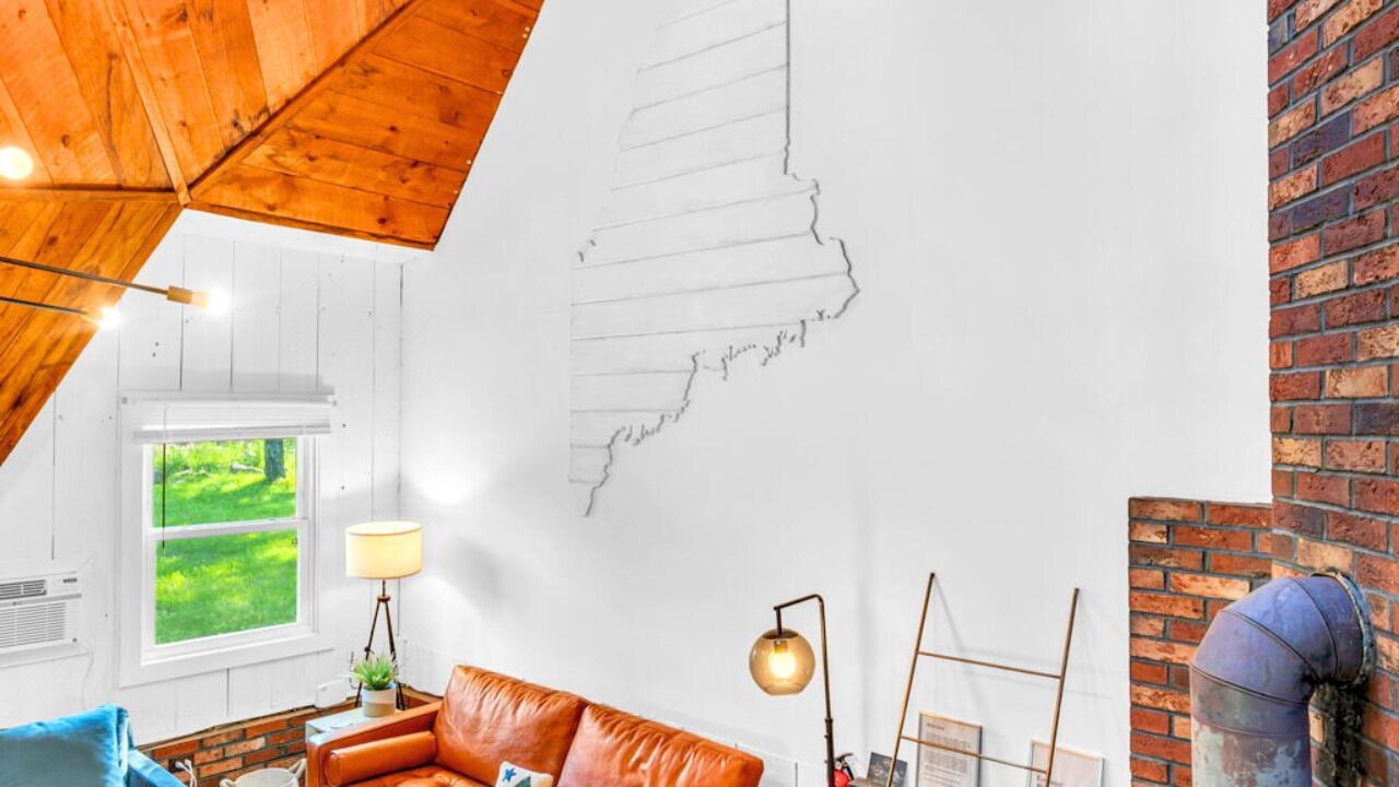 Photo of Livingroom in Milton