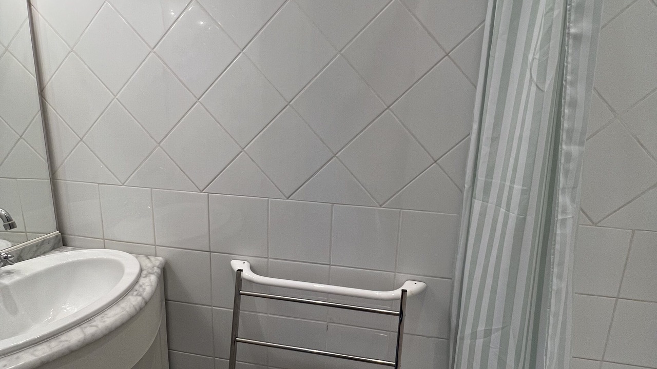 Photo of Bathroom in Saint-Martin-de-Valgalgues