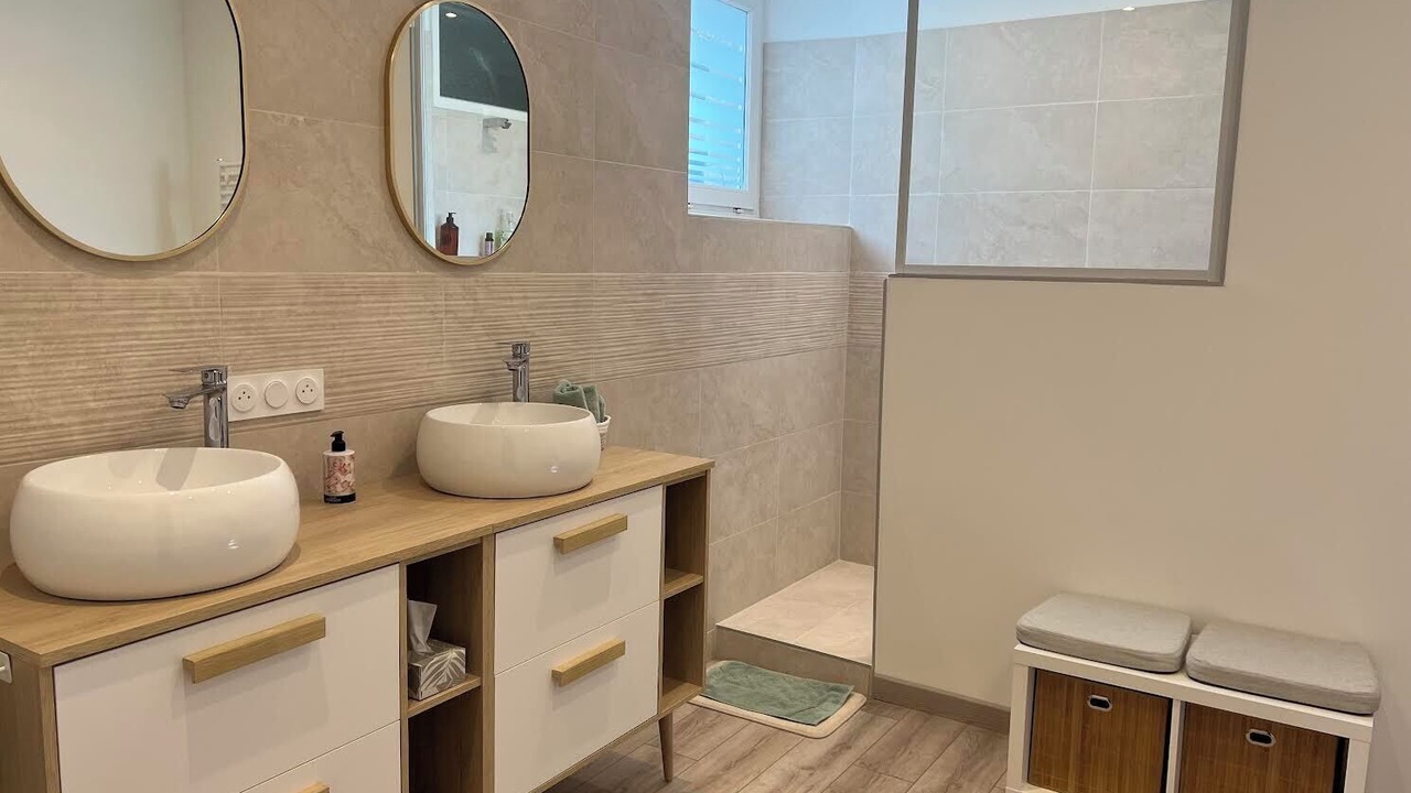 Photo of Bathroom in Saint-Martin-de-Valgalgues