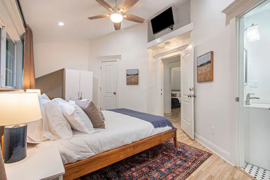 Photo of Bedroom in West Plaza