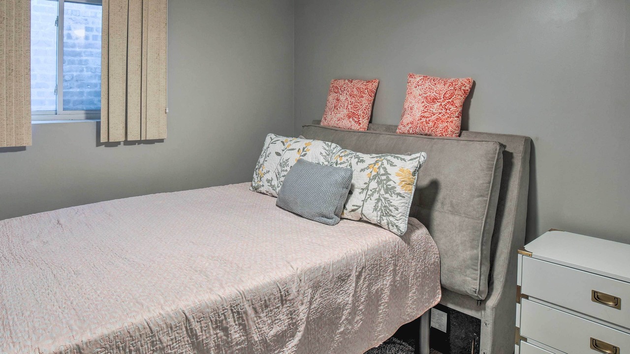Photo of Bedroom in East Garfield Park