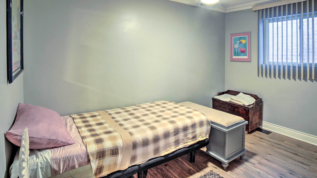 Photo of Bedroom in East Garfield Park
